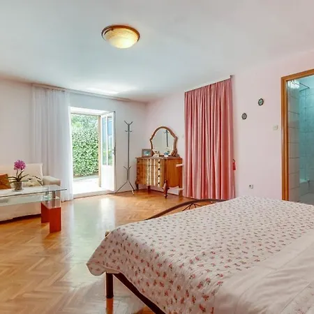 In With Balcony, Wifi 4827-5 נזרין