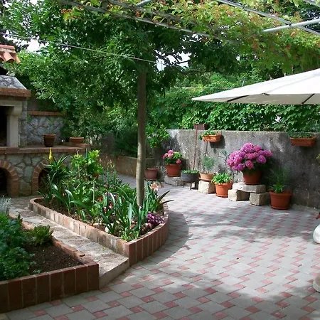 In With Balcony, Wifi 4827-5 בית הארחה