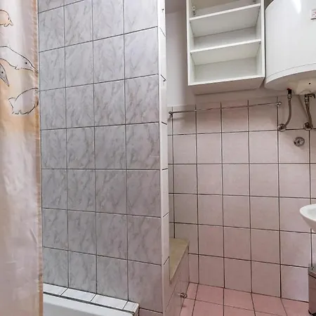 בית הארחה In With Balcony, Wifi 4827-5 נזרין