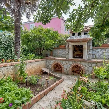 In With Balcony, Wifi 4827-5 בית הארחה